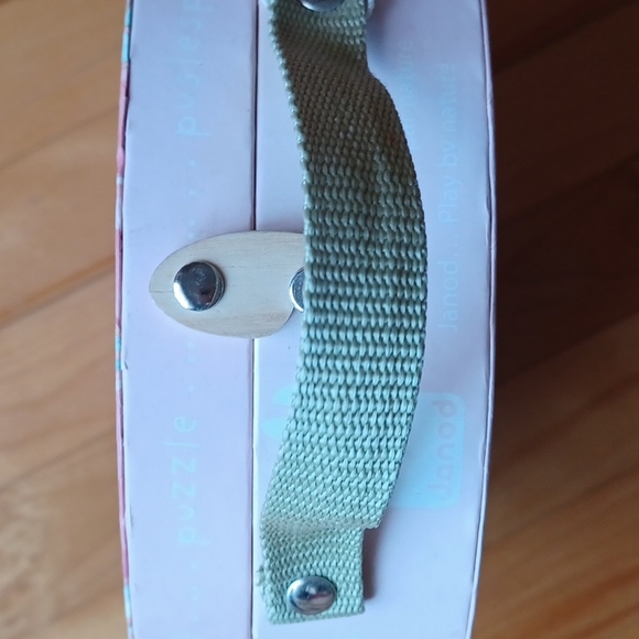 3/$20 Puzzle Princesse's secrets 5-8 years old - Picture 2 of 5